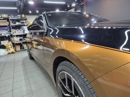 강남 양재동 랩핑 전문 쪼군샵, BMW i7 랩핑 제거, 구릿빛 투톤 듀오톤 랩핑 재시공 / 강남구 역삼동