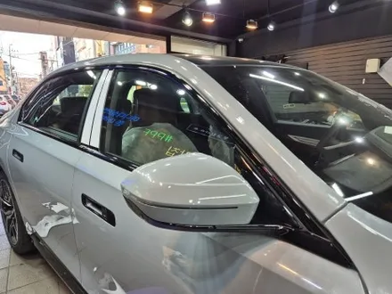 강남 양재동 자동차 랩핑, BMW i7 크롬 딜리트(크롬 죽이기) 부분 랩핑 시공 / 강남구 역삼동