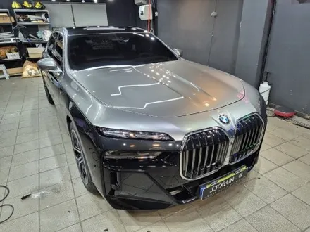 BMW 740 i 듀오톤 투톤 랩핑 : 비닐 프로그 글로시 메탈릭 리퀴드 실버 / 강남구 역삼동