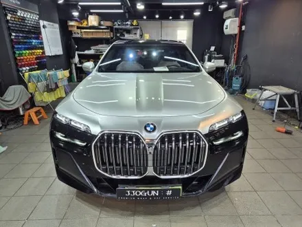 BMW 740 i 글로시 메탈릭 리퀴드 실버 듀오톤(투톤)랩핑 / 강남구 역삼동