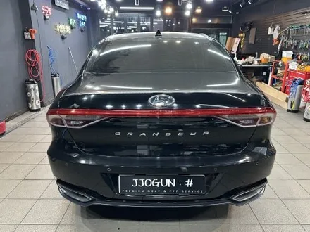 강남 양재동 자동차 랩핑, 현대 그랜저 크롬 딜리트(크롬 죽이기) 부분 랩핑 시공 / 강남구 역삼동