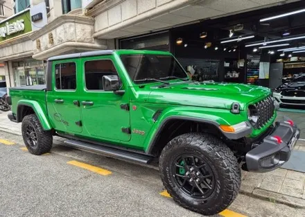 JEEP, 글래디에이터 루비콘 슈퍼 글로스 패더럴 그린 전체 랩핑 / 강남구 역삼동