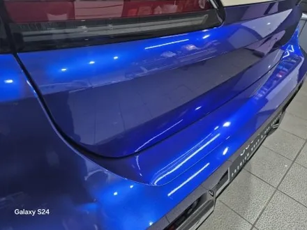 BMW 740d, 아이보리 화이트 + 딥 블루 투톤 전체 랩핑 시공으로 더 완벽한 드레스 업 / 강남구 역삼동