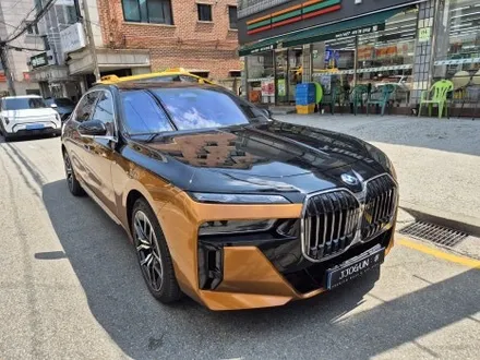 강남 양재동 랩핑 전문 쪼군샵, BMW i7 랩핑 제거, 구릿빛 투톤 듀오톤 랩핑 재시공 / 강남구 역삼동