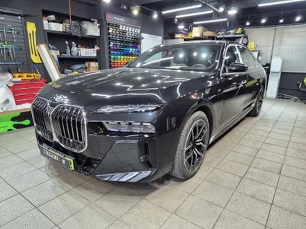 BMW 740 i 글로시 메탈릭 리퀴드 실버 듀오톤(투톤)랩핑 / 강남구 역삼동