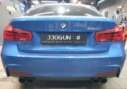 매력이 넘쳐서 담을 수가 없는, BMW 320 i 사틴 블랙 전체 및 루프 스킨 유광 블랙 랩핑 / 서초, 강남, 양재