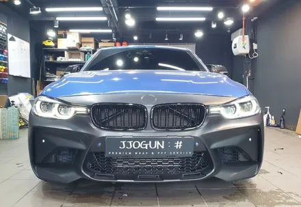 매력이 넘쳐서 담을 수가 없는, BMW 320 i 사틴 블랙 전체 및 루프 스킨 유광 블랙 랩핑 / 서초, 강남, 양재