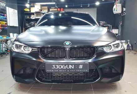 매력이 넘쳐서 담을 수가 없는, BMW 320 i 사틴 블랙 전체 및 루프 스킨 유광 블랙 랩핑 / 서초, 강남, 양재