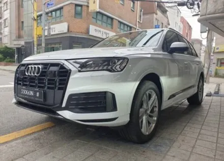 드레스 업 효과로 스포티한 연출 가능한, 아우디 Q7 크롬 딜리트(크롬 죽이기) 부분 랩핑 / 강남구 역삼동