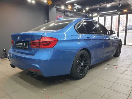 매력이 넘쳐서 담을 수가 없는, BMW 320 i 사틴 블랙 전체 및 루프 스킨 유광 블랙 랩핑 / 서초, 강남, 양재
