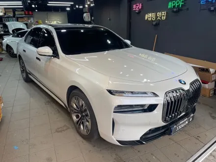 BMW 740 d, 뒤 범퍼 하단 부분 랩핑 / 서초, 강남, 양재