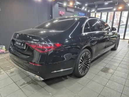 수정 구슬처럼 빛나는 메르세데스 벤츠 S 580 비닐 프로그 글로시 크리스탈 화이트 전체 랩핑 시공 / 강남구 역삼동