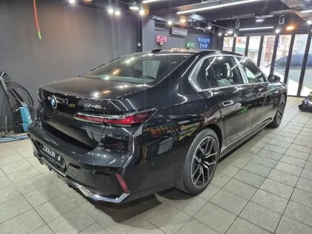 BMW 740 i 글로시 메탈릭 리퀴드 실버 듀오톤(투톤)랩핑 / 강남구 역삼동