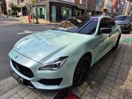 옥처럼 고급스러운, 마세라티 콰트로포르테 비닐 프로그 글로스 제이드 그린 전체 랩핑 시공 / 강남구 역삼동