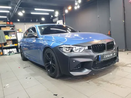 매력이 넘쳐서 담을 수가 없는, BMW 320 i 사틴 블랙 전체 및 루프 스킨 유광 블랙 랩핑 / 서초, 강남, 양재