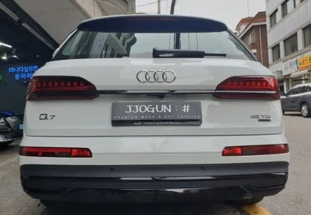 드레스 업 효과로 스포티한 연출 가능한, 아우디 Q7 크롬 딜리트(크롬 죽이기) 부분 랩핑 / 강남구 역삼동