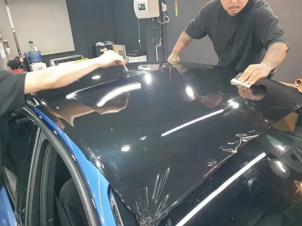 매력이 넘쳐서 담을 수가 없는, BMW 320 i 사틴 블랙 전체 및 루프 스킨 유광 블랙 랩핑 / 서초, 강남, 양재