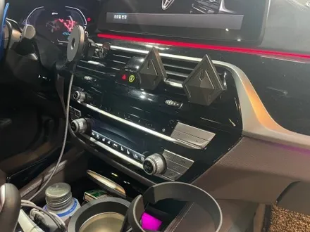BMW 530e 루프 스킨 및 실내 카본 랩핑 시공 / 서초, 강남, 양재