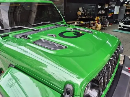 JEEP, 글래디에이터 루비콘 슈퍼 글로스 패더럴 그린 전체 랩핑 / 강남구 역삼동