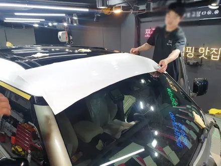 투톤으로 댄디하게 연출 한 랜드로버 디펜더 판게아 그린 화이트 루프 스킨 랩핑 / 서초, 강남, 양재