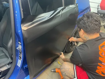 매력이 넘쳐서 담을 수가 없는, BMW 320 i 사틴 블랙 전체 및 루프 스킨 유광 블랙 랩핑 / 서초, 강남, 양재