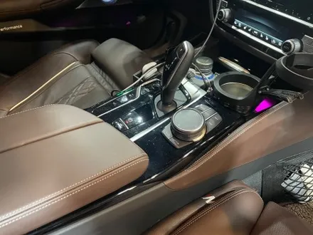 BMW 530e 루프 스킨 및 실내 카본 랩핑 시공 / 서초, 강남, 양재