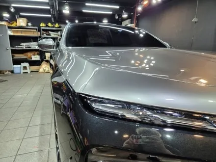 BMW 740 i 듀오톤 투톤 랩핑 : 비닐 프로그 글로시 메탈릭 리퀴드 실버 / 강남구 역삼동