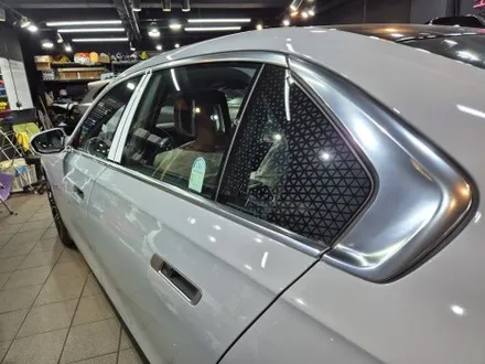 강남 양재동 자동차 랩핑, BMW i7 크롬 딜리트(크롬 죽이기) 부분 랩핑 시공 / 강남구 역삼동