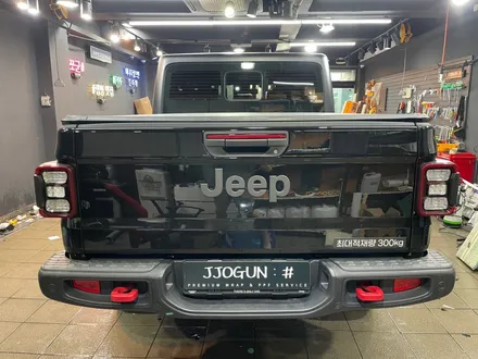 분위기 변화 확실하게!! JEEP, 글래디에이터 Gloss Sunflower(글로스 선플라워) 전체 랩핑 / 서초, 강남, 양재