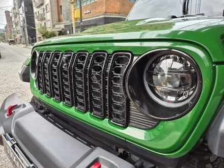 JEEP, 글래디에이터 루비콘 슈퍼 글로스 패더럴 그린 전체 랩핑 / 강남구 역삼동