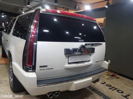 대형 SUV [ 캐딜락 에스컬레이드 ESV 플래티넘 ] : 에이버리 슈프림 유광 블랙 전체 랩핑 시공 강남 양재동 랩핑 PPF 전문샵 / 서초, 강남, 양재
