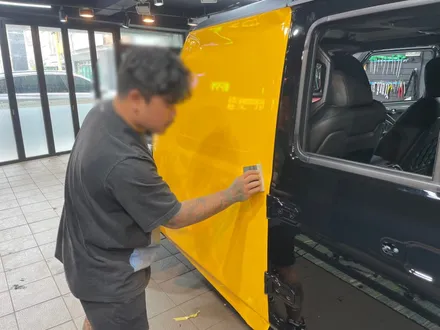 분위기 변화 확실하게!! JEEP, 글래디에이터 Gloss Sunflower(글로스 선플라워) 전체 랩핑 / 서초, 강남, 양재