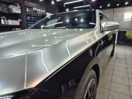 BMW 740 i 글로시 메탈릭 리퀴드 실버 듀오톤(투톤)랩핑 / 강남구 역삼동