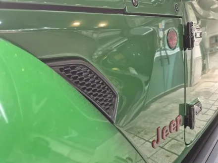 JEEP, 글래디에이터 루비콘 슈퍼 글로스 패더럴 그린 전체 랩핑 / 강남구 역삼동