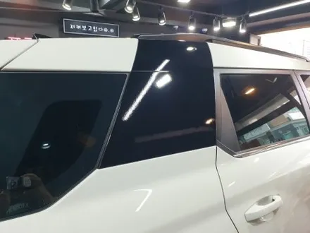 KGM 토레스 사이드 미러 및 C 필러 글로스 블랙 부분 랩핑 시공, / 강남구 역삼동