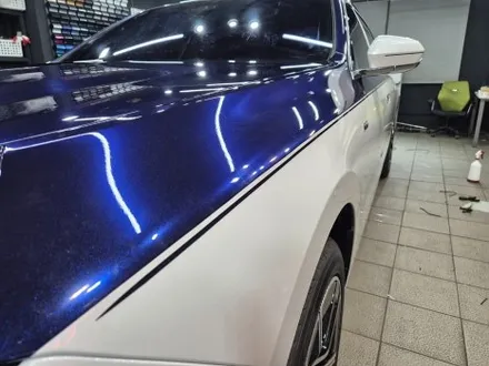 BMW 740 i 산타니아 블루 투톤 랩핑 시공, / 강남구 역삼동