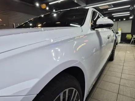 수정 구슬처럼 빛나는 메르세데스 벤츠 S 580 비닐 프로그 글로시 크리스탈 화이트 전체 랩핑 시공 / 강남구 역삼동