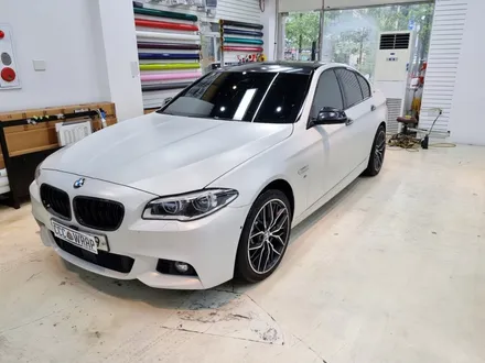 [씨씨씨랩핑] BMW 5시리즈 f10 520d 카본 루프스킨 제거후 사틴블랙 재시공남양주.구리.하남.양주.의정부.서울.강북 랩핑전문점 / 구리시 사노동