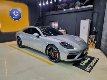 [씨씨씨랩핑] 포르쉐 파나메라(Panamera 4  Porsche)  고광택 크레용 그레이 색상 전체랩핑 / 구리시 사노동