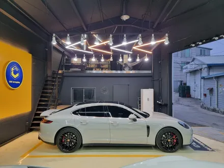 [씨씨씨랩핑] 포르쉐 파나메라(Panamera 4  Porsche)  고광택 크레용 그레이 색상 전체랩핑 / 구리시 사노동
