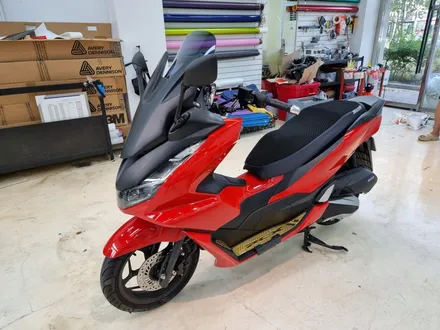 [씨씨씨랩핑] 혼다(HONDA) PCX 스쿠터 전체랩핑 에이버리 카디날 레드 시공 / 구리시 사노동