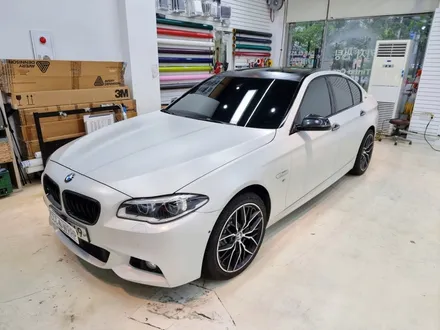 [씨씨씨랩핑] BMW 5시리즈 f10 520d 카본 루프스킨 제거후 사틴블랙 재시공남양주.구리.하남.양주.의정부.서울.강북 랩핑전문점 / 구리시 사노동