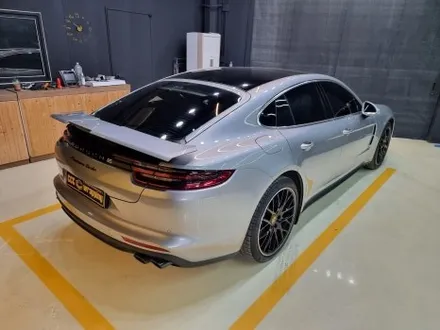 [씨씨씨랩핑] 포르쉐 파나메라(Panamera 4  Porsche)  고광택 크레용 그레이 색상 전체랩핑 / 구리시 사노동