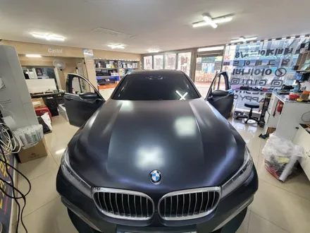서울에서 청주까지 BMW 740 G바디차량입니다. 순정모니터 탈거후 15인치 안드로이드 올인원 교체작업 순정어라운드뷰호환 순정기능연동#BMW안드로이드#BMW모니터교체 / 청주, 세종, 천안