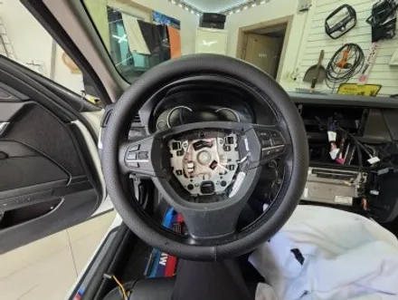 청주BMW520D 안드로이드 올인원14.9인치 장착 M핸들교체시공 \