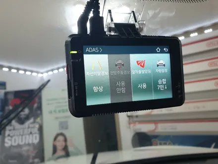 청주  CM싼타페 전면썬팅  블랙박스 뷰게라 렌전드  아반테AD 블랙박스 레전드시공  정부지원금 영운동카스톨 블랙박스 열차단썬팅 / 청주, 세종, 천안