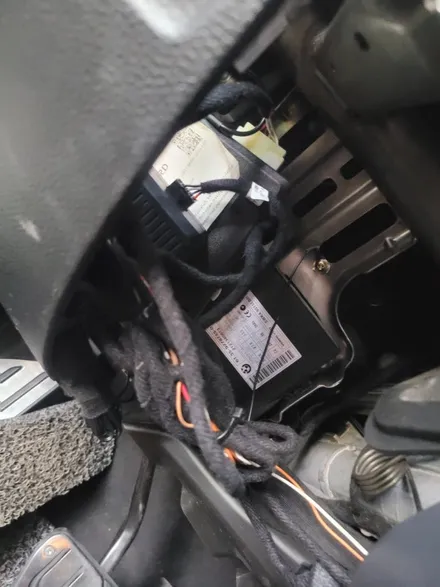 서산에서 방문해주신 BMW 120D 차량입니다 .중고로 구매해오신 이지가드 원격시동 경보기 세팅이잘못.... 하지만 장착완료 ! #BMW원격시동#BMW E바디원격시동#BMW리모콘 / 청주, 세종, 천안