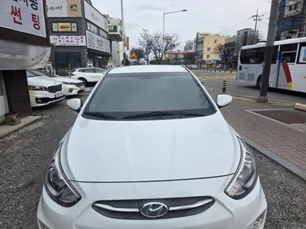 엑센트 열선뽀글이가 엄청심한차량 환공포증생기겠음 유리를 갈아야하나???기존필름안전하게제거후 반사필름으로 전체시공 #청주열선뽀글이#엑센트반사썬팅#청주안드로이드 / 청주, 세종, 천안