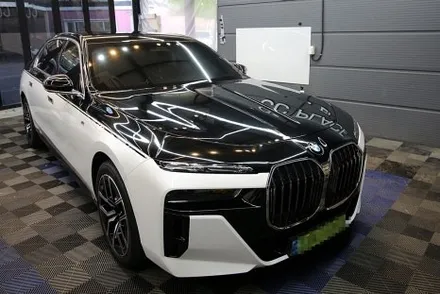 구리 하남 투톤 랩핑, BMW G70 7시리즈 화이트 바디에 듀오톤으로 플래그십의 품격을 입히다 / 남양주시 평내동