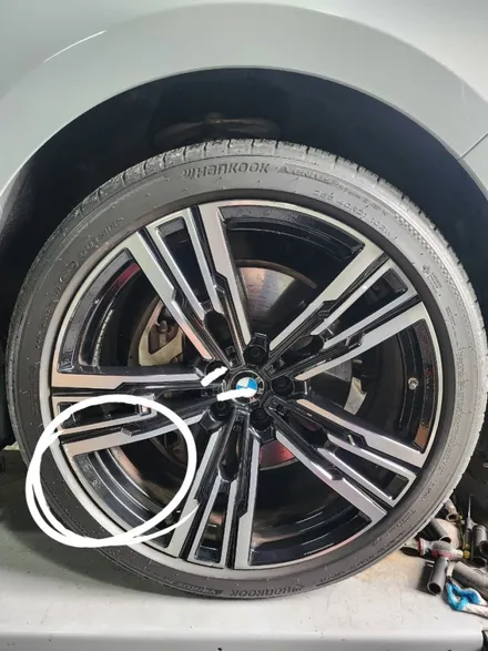 광주 휠복원 타이어교환 첨단휠복원 광주점 BMW7시리즈 21인치 다이아몬드 컷팅휠복원 / 광주 광산구
